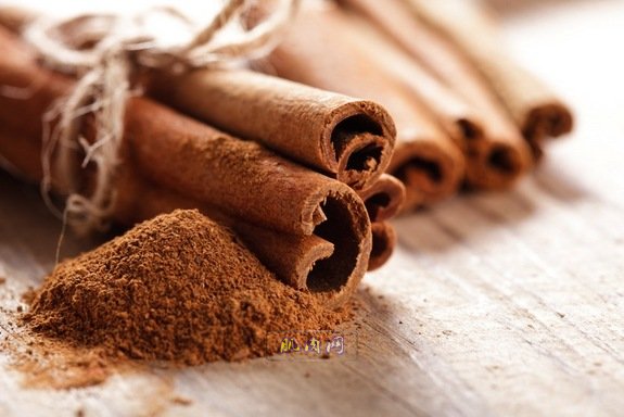 cinnamon-stick-powder-130909